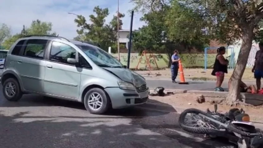 En contramano, chocaron contra un auto: dos heridos