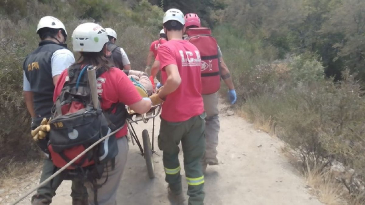 Se fracturó camino al Bandurrias y tuvieron que rescatarla