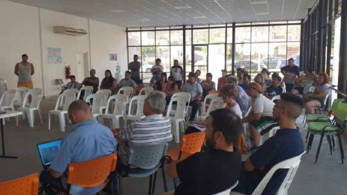 Tras una reunión, parece que los vecinos tendrán agua