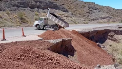 Luego del temporal, Vialidad comenzó a reparar la ruta 7 en Añelo