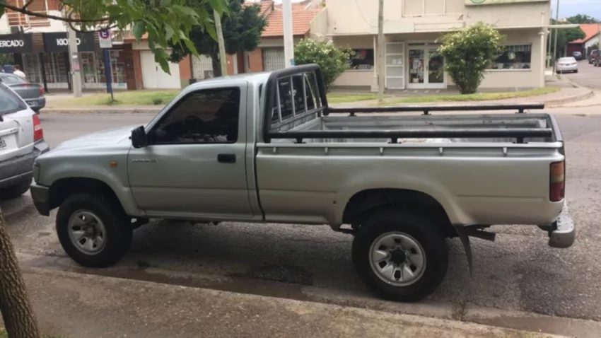 Le robaron la camioneta y le vaciaron el taller