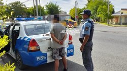 "Vagando por las calles...": caminaba tranquilo, y tenía pedido de captura