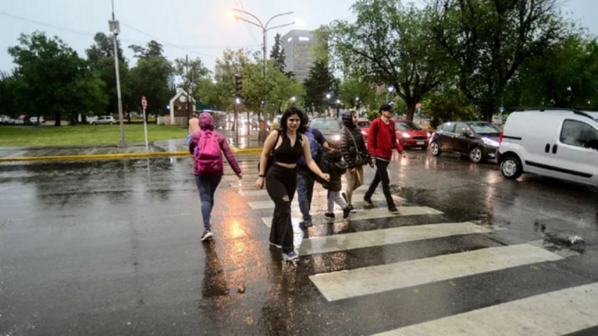 Calor sofocante pero con un plus: ¿Cuándo llegan las chubascos a Neuquén?