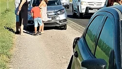 Frenó de golpe y provocó un choque en cadena