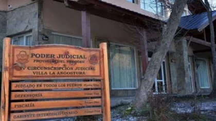 Fue a ver el expediente que le abrieron por manejar borracho y salió corriendo... ¡con la hoja!