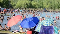 Insisten con la limpieza de las playas de la ciudad de Neuquén