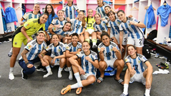 “Mágico, Ídolo”: Las jugadoras se rinden ante Messi