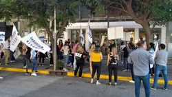 Hasta cuándo se mantiene el paro bancario y qué servicios afecta