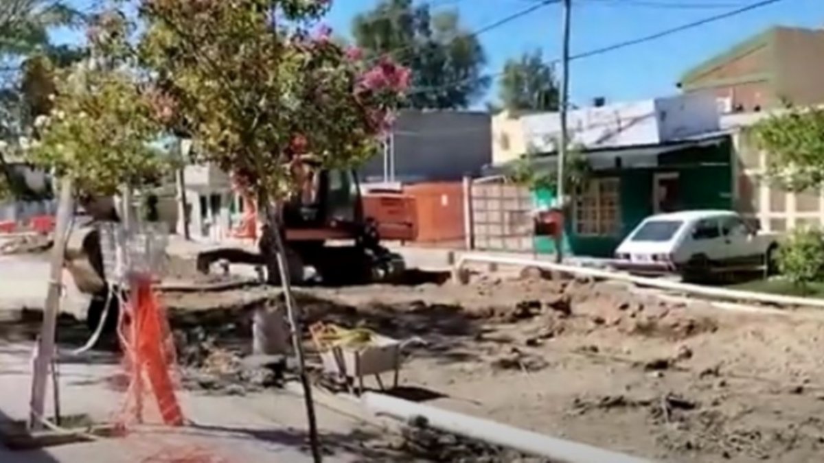 Vecinos incomunicados: hace un mes, una calle los separa