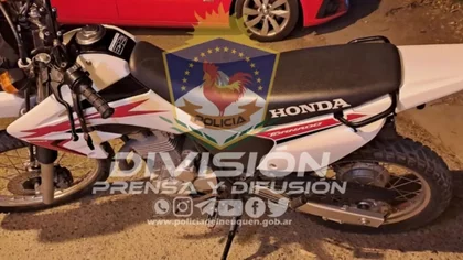 Un campeón haciendo "willy" pero con una moto robada