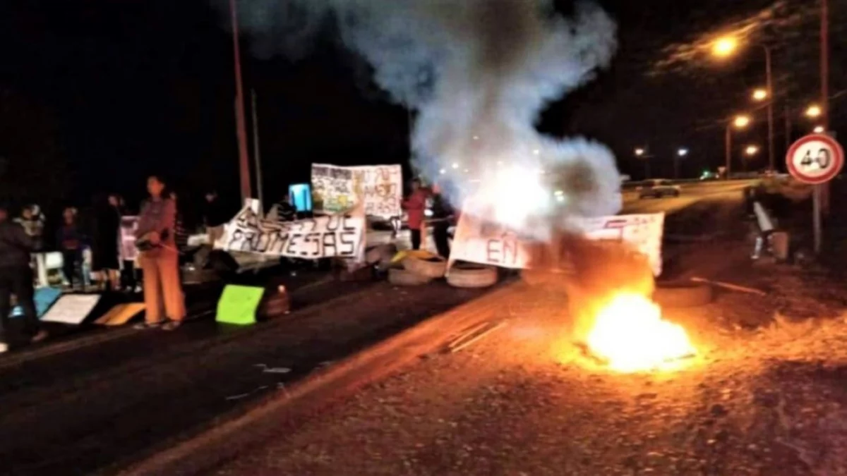 Bloquearon la Ruta 151 en reclamo de mejoras en la escuela