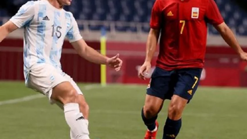 España no se rinde, y sigue detrás de un argentino