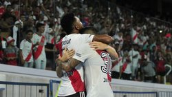 Sin sobresaltos River goleó a Racing de Córdoba