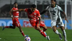 Triunfo y punta para River en Junín