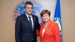 El Gobierno acordó postergar un pagó millonario al FMI
