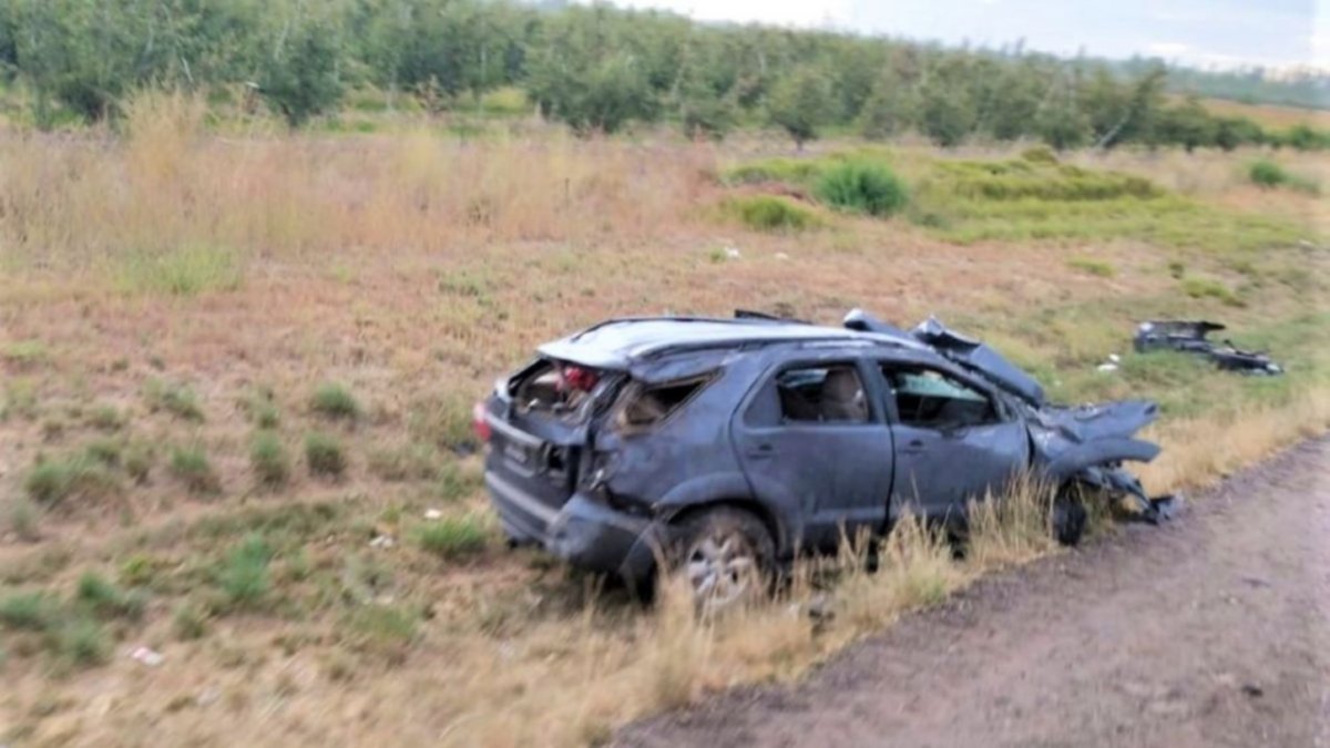 Esquivó un perro y volcó en la Ruta 22