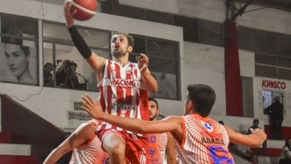 Deportivo Roca se impuso en Trelew y está cerca de la cima
