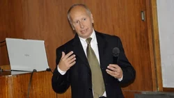 ¡Histórico! Argentino ganó el 'Nobel' de matemáticas