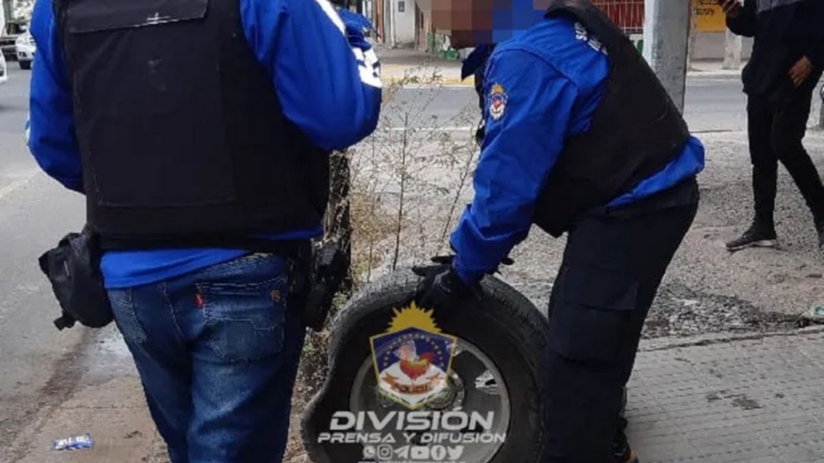 Neuquén: allanaron tres casas y encontraron ruedas robadas