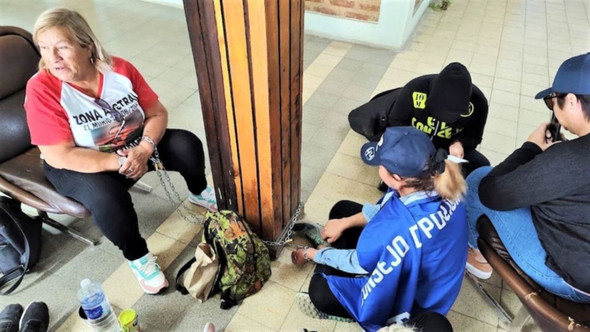 Sin respuestas, mujer policía iniciará una huelga de hambre