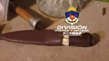 Les retuvieron cocaína, marihuana y el cuchillo para el asado
