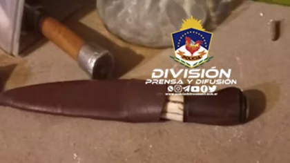 Les retuvieron cocaína, marihuana y el cuchillo para el asado
