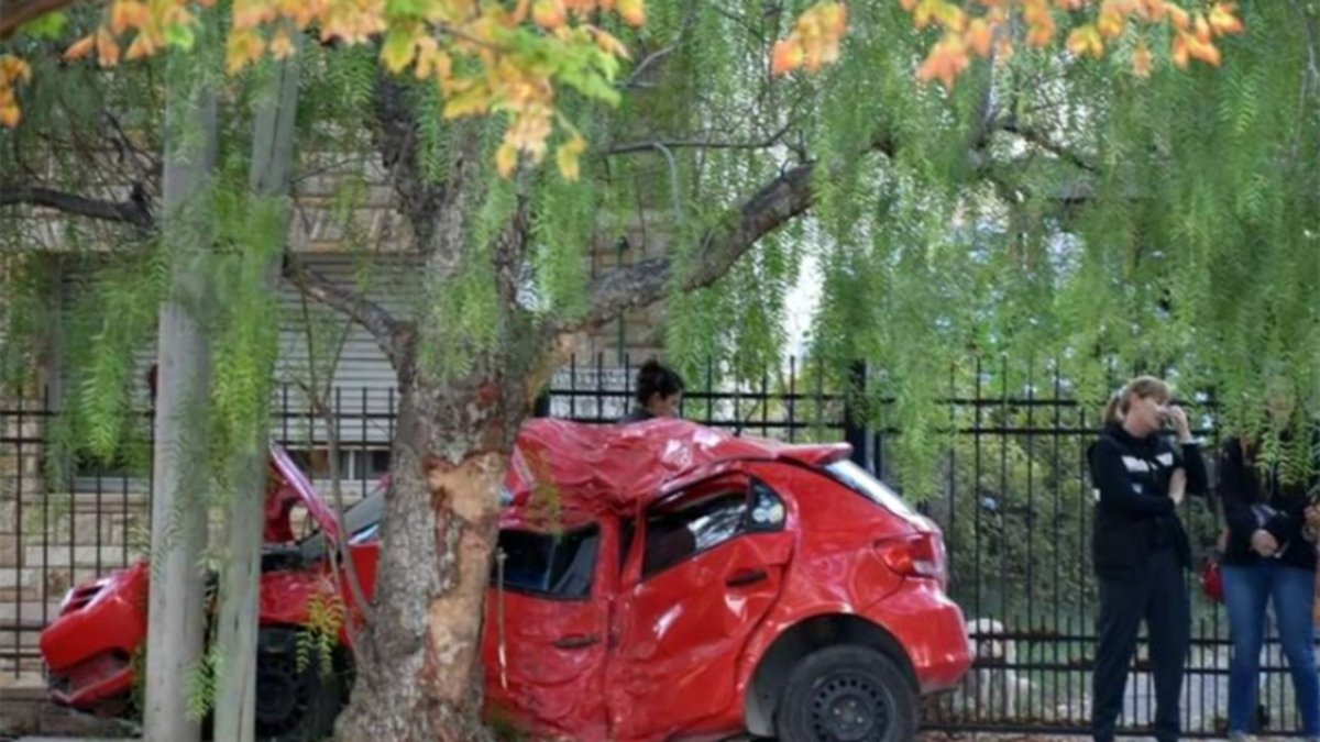Salió del boliche, hizo un trompo y se mató