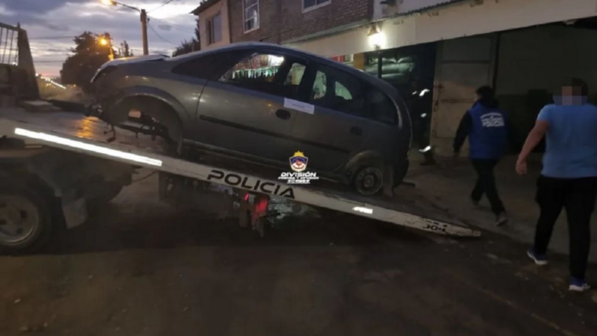 Encontraron dos autos robados y cayó hasta el mecánico