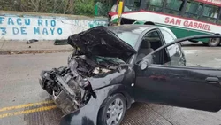 Brutal choque entre auto y colectivo: más de 20 heridos