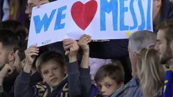 El Camp Nou volvió a pedir por Messi