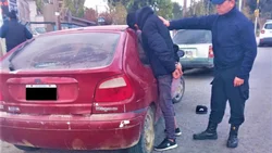 Un vecino peleó con los delincuentes y evitó el robo de un auto