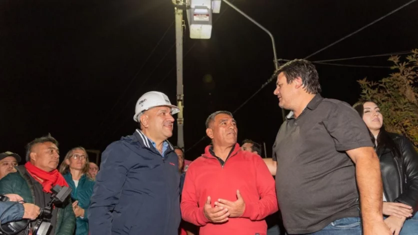 Gaido y CALF inauguraron las nuevas luminarias LED en el barrio Z1