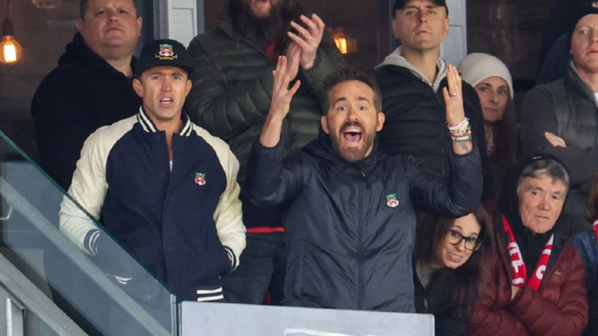 De película: el club de Ryan Reynolds ascendió