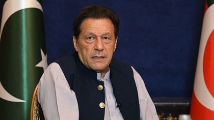 Detienen a un expremier y estallan las protestas en Pakistan