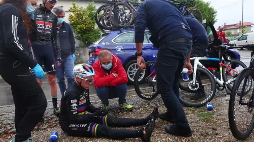 VIDEO: Insólito, un Perro frenó al campeón