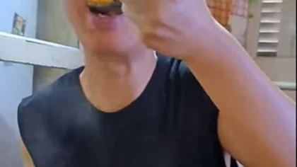 Coreano probó el "alto guiso argentino" y su reacción se volvió viral