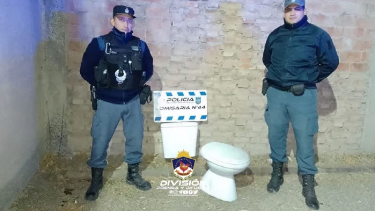 Insólito: Robaron un inodoro y la Policía lo recuperó