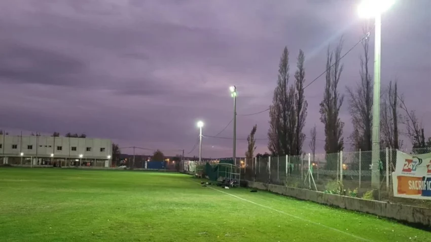 Patagonia estrenó luces en su cancha principal