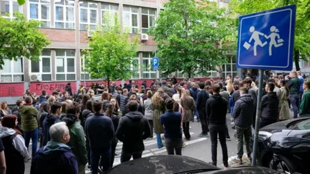 En Serbia entregan 10 mil armas ilegales tras los tiroteos
