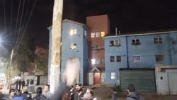 Jardín 23: Tensión entre padres y familiares en la casa del maestro acusado