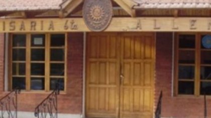 Golpeó a los policías y quiso escapar de la Comisaría
