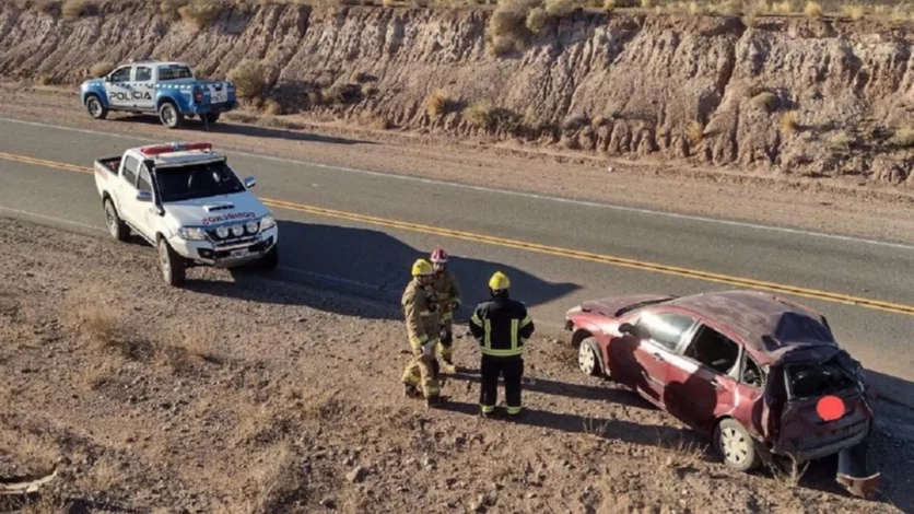 Viajaba con su madre y murió al chocar en Piedra del Aguila