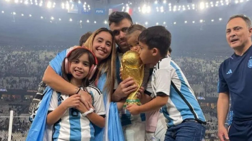 VIDEO: El hijo de Acuña prendió la fiesta del Sevilla