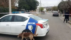 Vestido de policía, le robó a un joven y lo mató