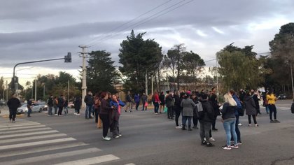 Cortan Av. Mosconi y Anaya por un reclamo en Desarrollo Social