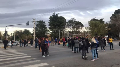Cortan Av. Mosconi y Anaya por un reclamo en Desarrollo Social