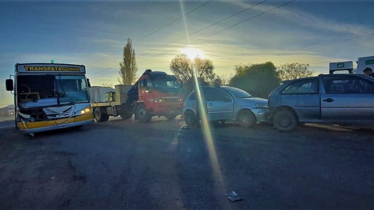 Cuatro autos involucrados en un choque en la Ruta 151
