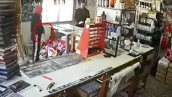 En un minuto se llevó la recaudación de una ferretería en Roca