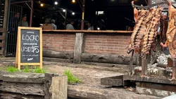 Es el día de la patria, pero el locro se vende en dólares