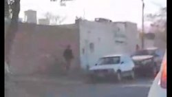 Video: así robaron un auto estacionado en el barrio San Pablo